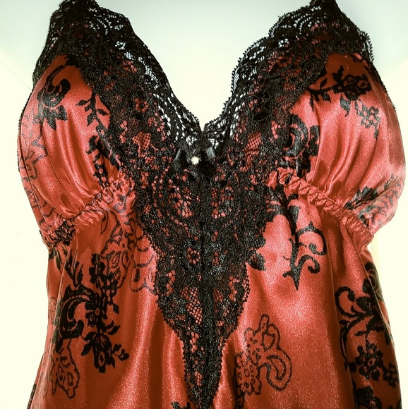 Sexy red and black nightie - Picture 1 of 3